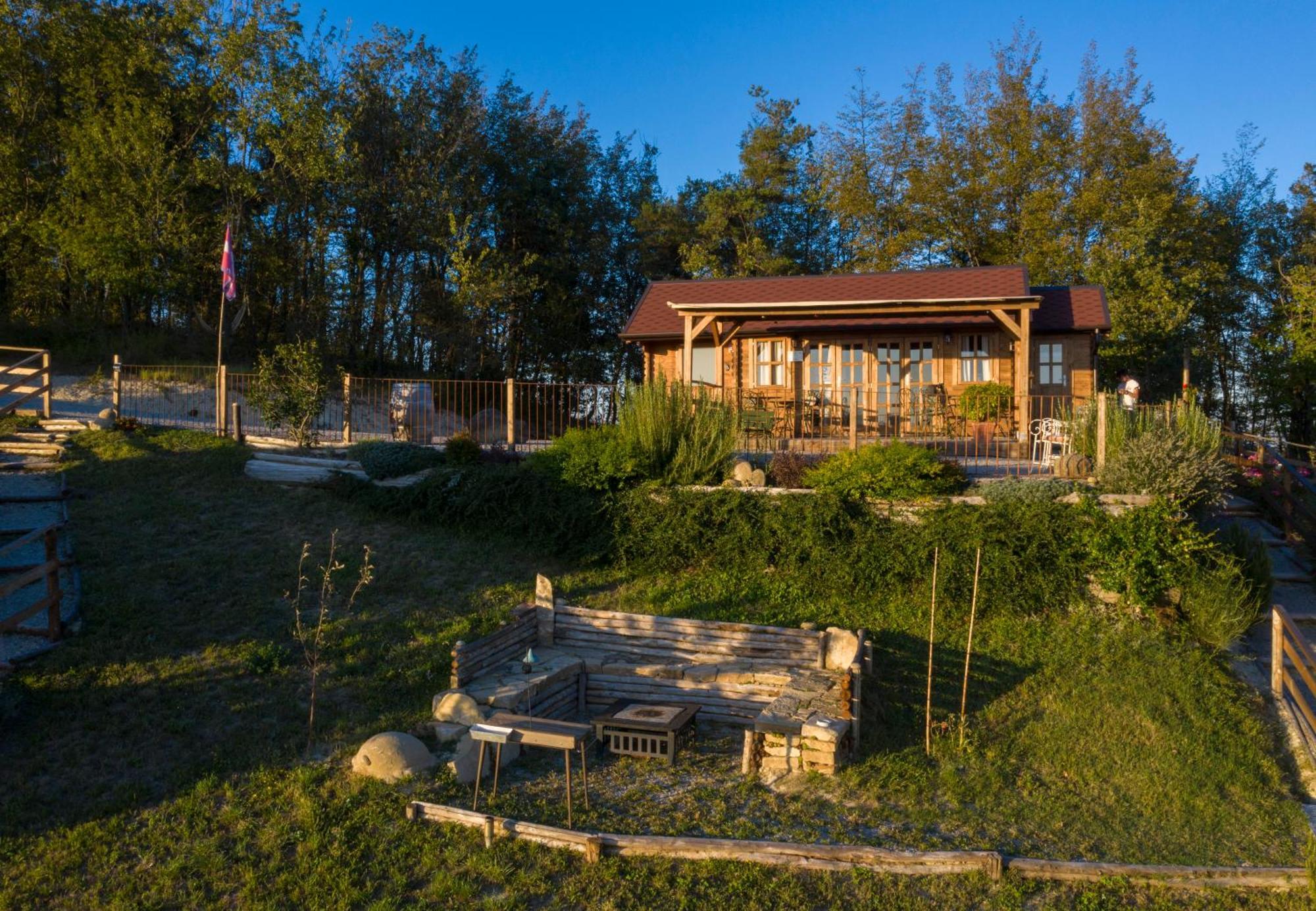 Pian Del Mund Hotel Borgomale Bagian luar foto