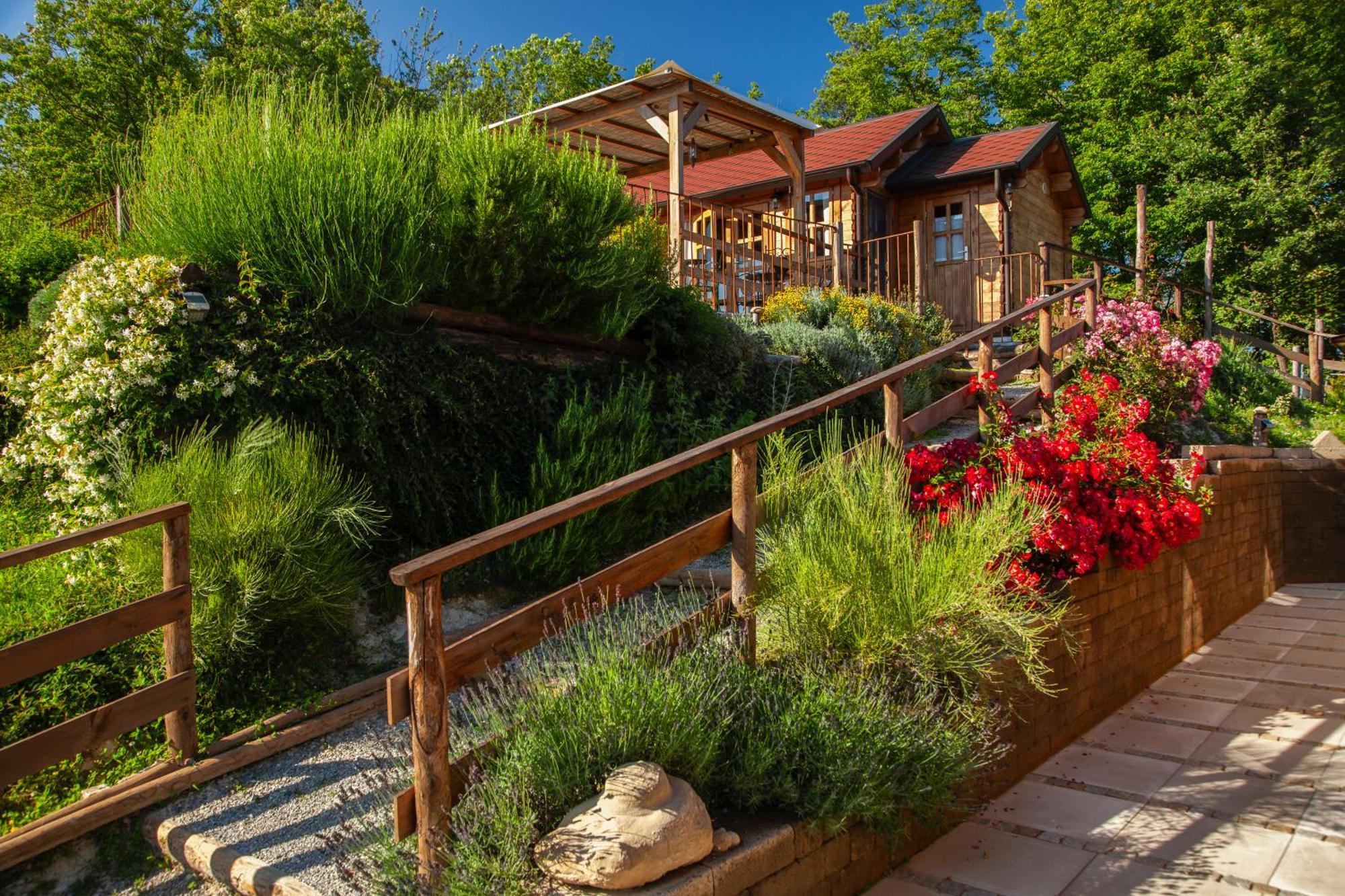 Pian Del Mund Hotel Borgomale Bagian luar foto