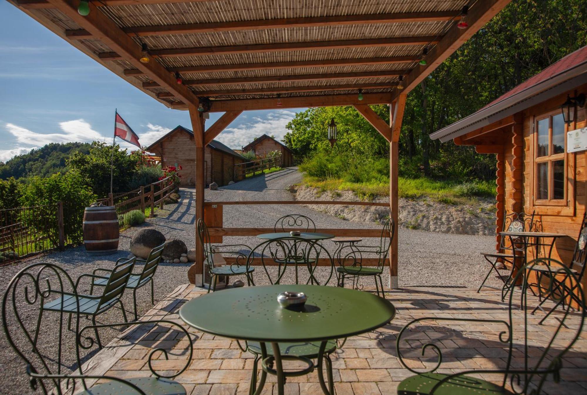 Pian Del Mund Hotel Borgomale Bagian luar foto